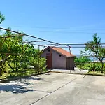 Spacious In + Balcony Διαμέρισμα