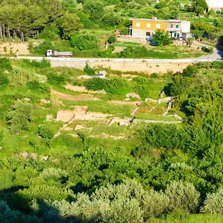 Spacious In + Balcony Apartment Klis