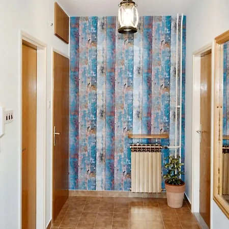 Spacious In + Balcony 아파트