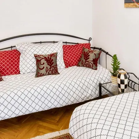 Διαμέρισμα Spacious In + Balcony