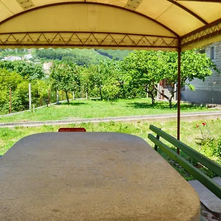 Spacious In + Balcony 아파트