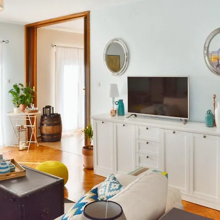 Spacious In + Balcony Lejlighed Klis